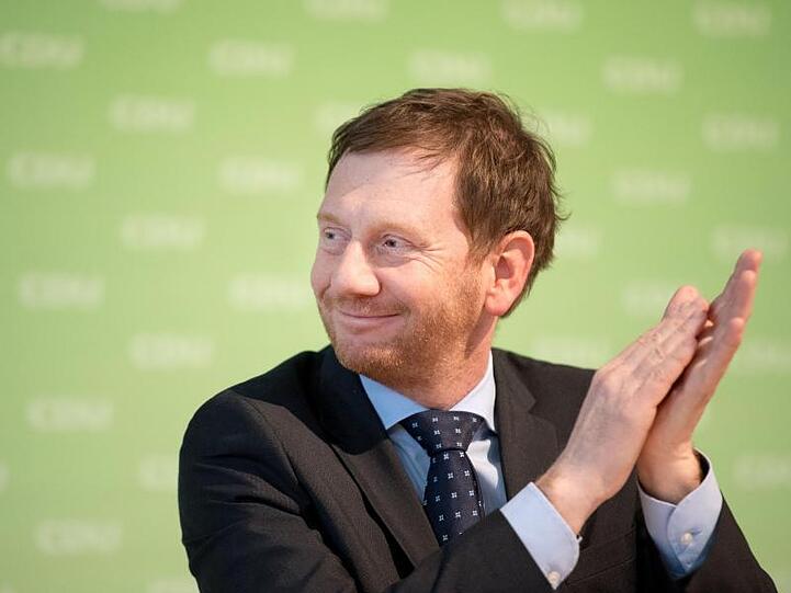 Die sächsische CDU um Ministerpräsident Michael Kretschmer baute ihren Vorsprung vor der AfD laut Umfragen leicht aus.