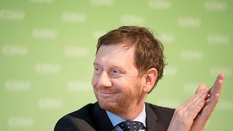 Die sächsische CDU um Ministerpräsident Michael Kretschmer baute ihren Vorsprung vor der AfD laut Umfragen leicht aus.