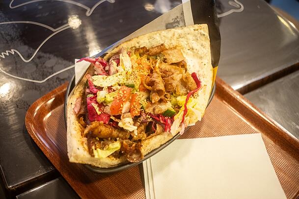 Einen Berliner Döner erkennt man auch am fluffigen Fladenbrot. Einen Berliner Döner erkennt man auch am fluffigen Fladenbrot.