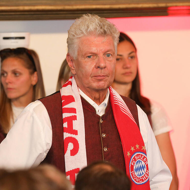 Der Stadtrat befasst sich mit den Nebent&auml;tigkeiten von Dieter Reiter.