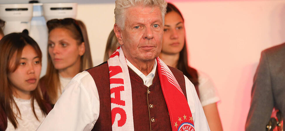 Der Stadtrat befasst sich mit den Nebent&auml;tigkeiten von Dieter Reiter.