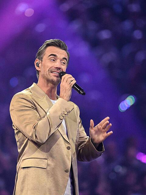 Wenn Florian Silbereisen einl&auml;dt, kommen die deutschen Musikstars gerne vorbei. Ein S&auml;nger freute sich besonders dar&uuml;ber, mit Silbereisen die B&uuml;hne zu teilen.