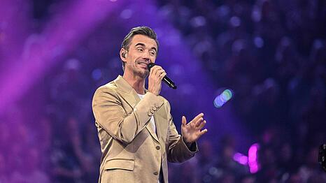 Wenn Florian Silbereisen einl&auml;dt, kommen die deutschen Musikstars gerne vorbei. Ein S&auml;nger freute sich besonders dar&uuml;ber, mit Silbereisen die B&uuml;hne zu teilen.
