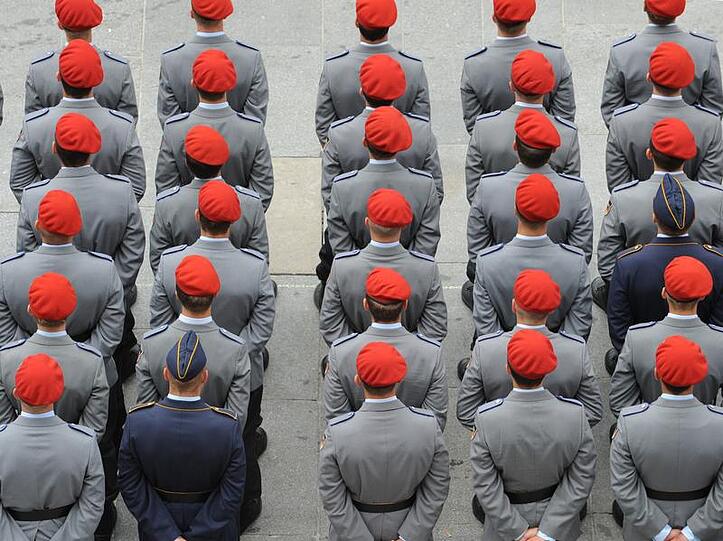 Im Jahr 2009 absolvierten 68 000 Männer ihren Grundwehrdienst