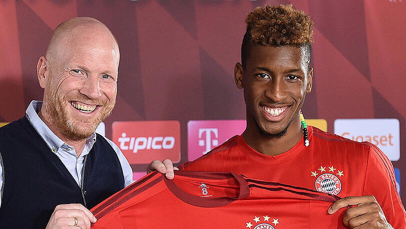 FC-Bayern-Sportvorstand Matthias Sammer mit Neuzugang Kingsley Coman (rechts). FC-Bayern-Sportvorstand Matthias Sammer mit Neuzugang Kingsley Coman (rechts).