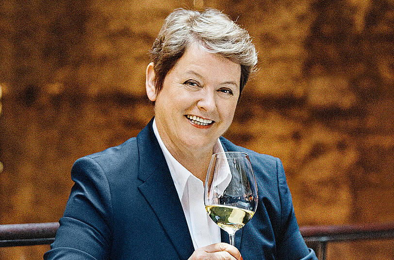 Edle Tropfen sind ihre Welt: Paula Bosch war nicht nur Deutschlands erster weiblicher Sommelier und Chefsommeliere in einem der besten Feinschmeckerrestaurants der Welt, sie wurde auch mehrfach ausgezeichnet: beispielsweise vom Gault Millau als &bdquo;Sommelier des Jahres&ldquo;.
