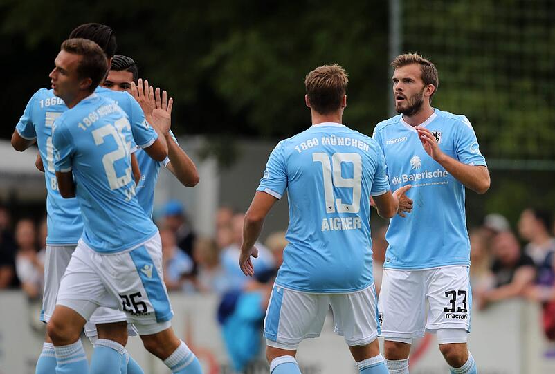 Der TSV 1860 gewinnt im Toto-Pokal mit 4:0 gegen den Bezirksligisten VfR Neuburg. Die Bilder zum Durchklicken.
