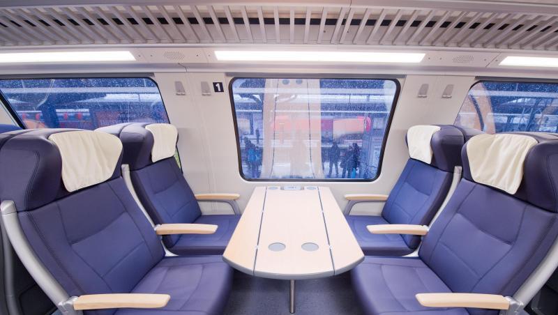 "Wir leisten es uns, in überfüllten Regionalexpressen fast leere Waggons mit Wagen der 1. Klasse mitzuschleppen." "Wir leisten es uns, in überfüllten Regionalexpressen fast leere Waggons mit Wagen der 1. Klasse mitzuschleppen."