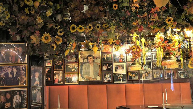 Die letzte Herbst-Deko 2020 im Roy - mit den vielen Promi-Fotos an den Wänden. Die letzte Herbst-Deko 2020 im Roy - mit den vielen Promi-Fotos an den Wänden.