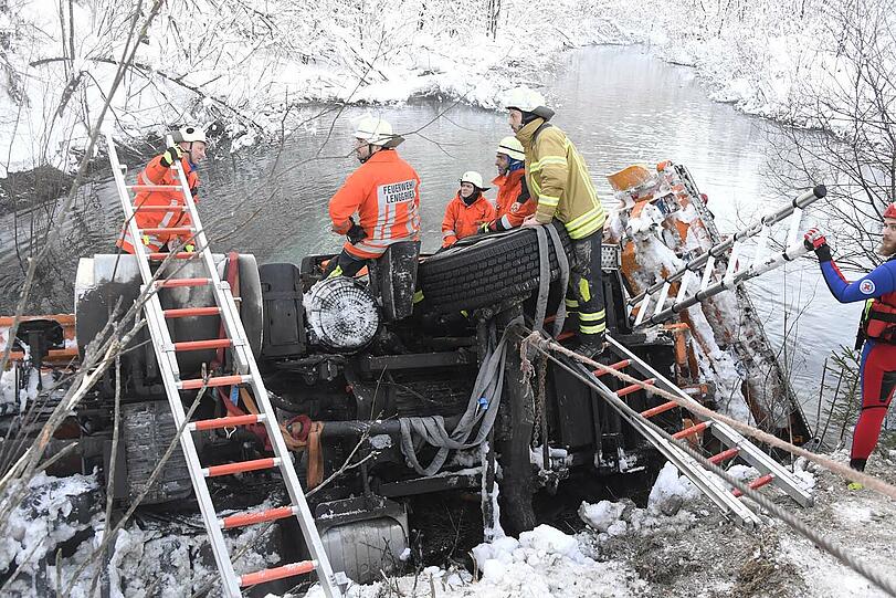 Dramatische Rettungsaktion nach einem Unfall auf der Bundesstraße 307 bei Fall-Vorderriß.