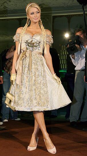 Goldig: Hotelerbin Paris Hilton 2006 im Glitzerdirndl.