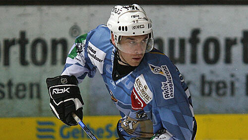 Erzielte in 90 Spielen für den EHC 53 Tore und machte 57 Assists – doch jetzt verlässt Stürmer Brent Robinson den Verein. Erzielte in 90 Spielen für den EHC 53 Tore und machte 57 Assists – doch jetzt verlässt Stürmer Brent Robinson den Verein.