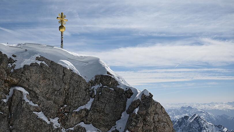 Das Gipfelkreuz auf der Zugspitze. Das Gipfelkreuz auf der Zugspitze.