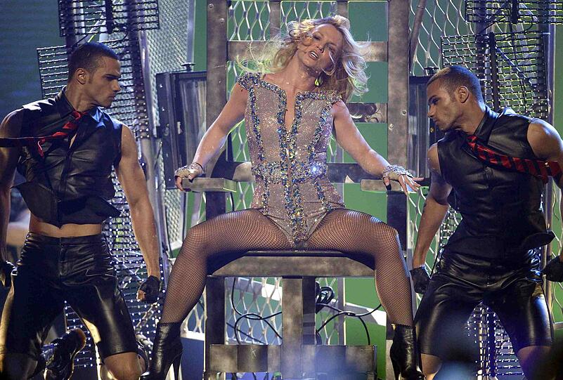 Am Sonntagmorgen (Ortszeit) stellte Britney Spears ihr neues Album "Femme Fatale" in der ABC Show "Good Morning America" vor. Sie zeigte sich dem Live-Publikum in San Francisco dabei sexy wie eh und je.