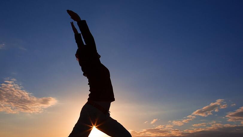 Bildungsurlaub kann auch mit einem Yogakurs genutzt werden. Helfen soll das etwa bei Stress im Beruf.