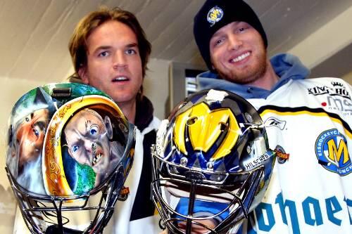 Herr-der-Ringe-Fan Sebastian Elwing (l.) und Joey Vollmer mit seinem Glückstier &ndash; dem Esel.