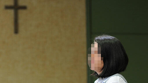 Mutter und Angeklagte: Franziska M. (25) im Sitzungssaal 266 des Münchner Landgerichts. Mutter und Angeklagte: Franziska M. (25) im Sitzungssaal 266 des Münchner Landgerichts.