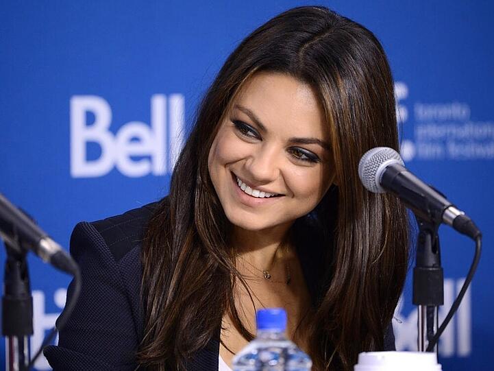 Mila Kunis bezaubert mit ihrem Lächeln