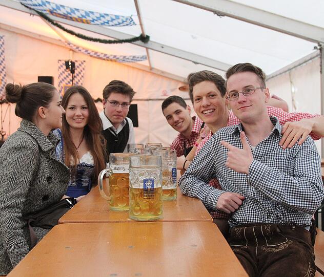 Selten ist eine Veranstaltung in Harlaching so umstritten gewesen wie das diesjährige Burschenfest. Die AZ hat sich selber ein Bild gemacht.