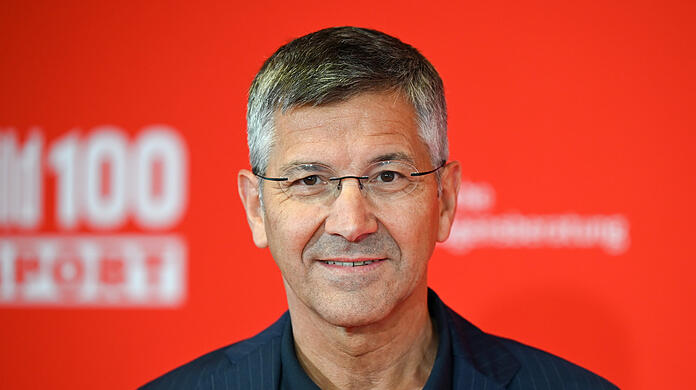 Der 67-jährige Herbert Hainer ist seit 2019 Präsident des FC Bayern. Außerdem sitzt er dem Aufsichtsrat der Münchner vor.