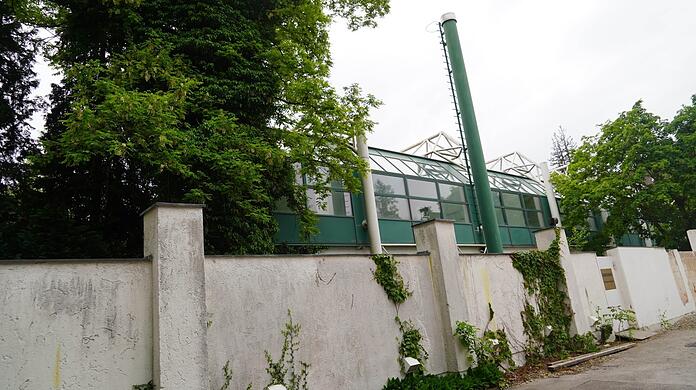 Hier soll abgerissen werden: Blick auf das ehemalige Gebäude der Edelmarke in der Marbachstraße 9.