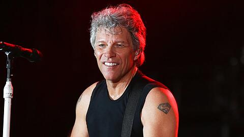 Jon Bon Jovi kann sich noch an die Partynacht mit dem Schimpansen des verstorbenen "King of Pop" Michael Jackson erinnern.