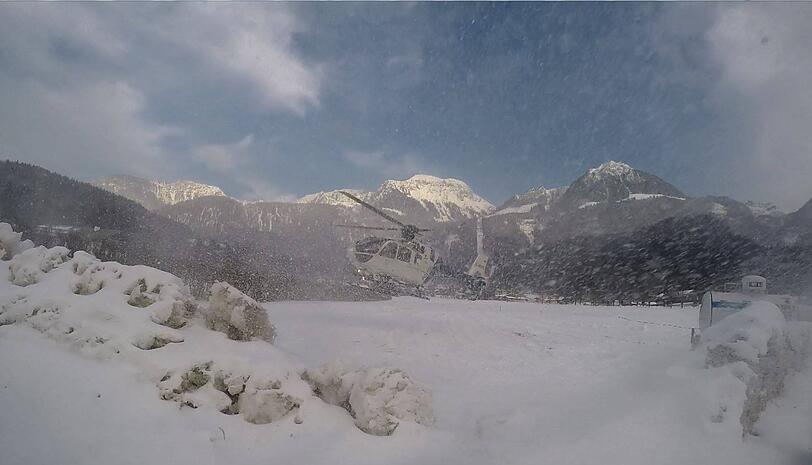 Bilder vom aktuellen Einsatz der Bergwacht Berchtesgaden. Die Leiche des Vaters wurde mithilfe eines Hubschraubers geborgen.