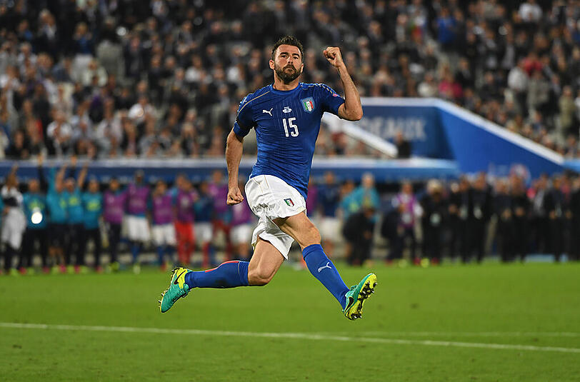 5. Schuss: ANDREA BARZAGLI, 1:2. Souverän! Der Abwehrspieler von Juventus Turin verwandelt links unten. Später wird er ein TV-Interview weinend abbrechen.