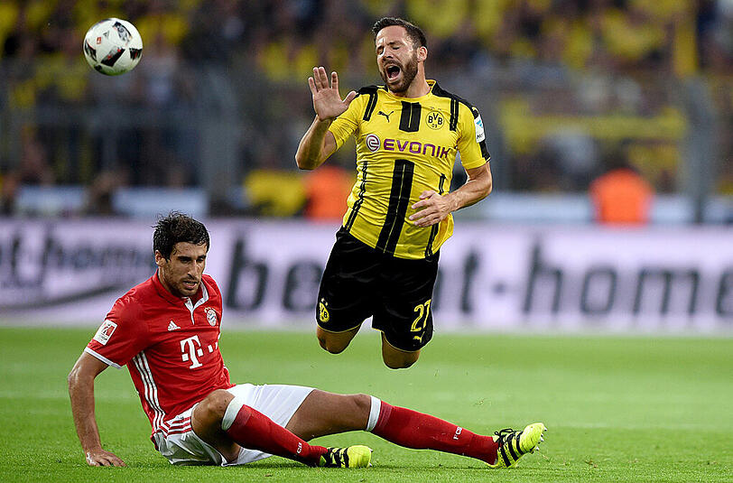 Javier Martinez: Note 2. Ziemlich rumpeliges Einsteigen nach Stockfehler: Gelb (10.). Bereitete in der Offensive Vidals Doppel-Chance vor. Ansonsten der Turm in der Abwehr, mit der absoluten Kopfball- und Zweikampf-Hoheit. Ohne ihn in der Innenverteidigung wär's eng geworden für Bayern. Was ist, wenn Boateng wieder fit wird?