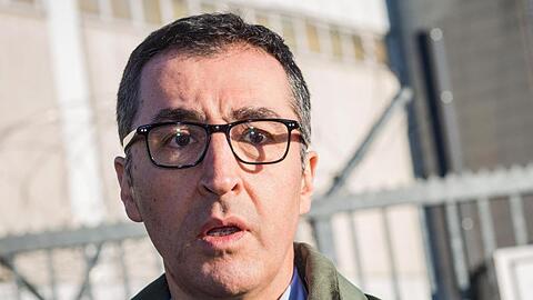 Der frühere Grünen-Parteichef Cem Özdemir ist erneut Ziel eines Angriffs geworden.