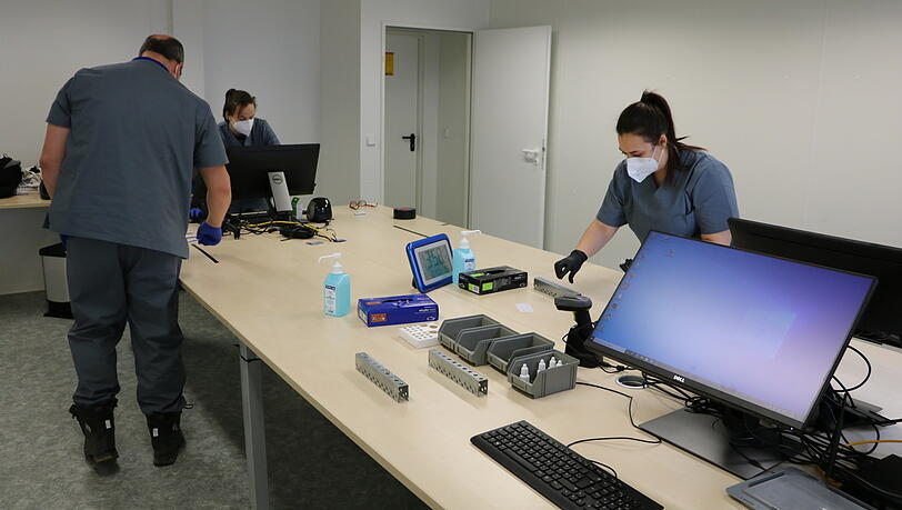 Während der Schnelltest ausgewertet wird, werden die Daten eingegeben. Das Ergebnis des Tests wird sofort per E-Mail weitergeleitet. Kaum 15 Minuten später war das Ergebnis bereits abrufbar: negativ.