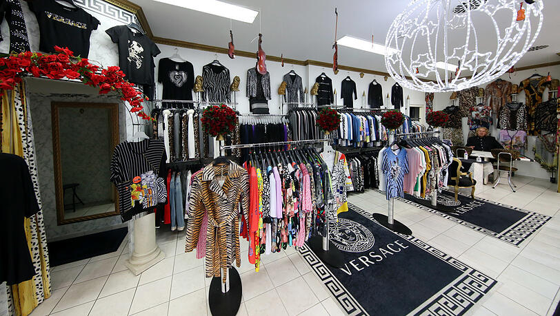 "Achim's Boutique": Die Umkleide ist üppig und gemütlich, um sich Zeit nehmen zu können. "Achim's Boutique": Die Umkleide ist üppig und gemütlich, um sich Zeit nehmen zu können.
