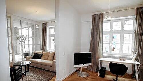 Nobles Interieur in der Musterwohnung: Teure Designerstücke kommen in den lichten Räumen besonders gut zur Geltung. Nobles Interieur in der Musterwohnung: Teure Designerstücke kommen in den lichten Räumen besonders gut zur Geltung.