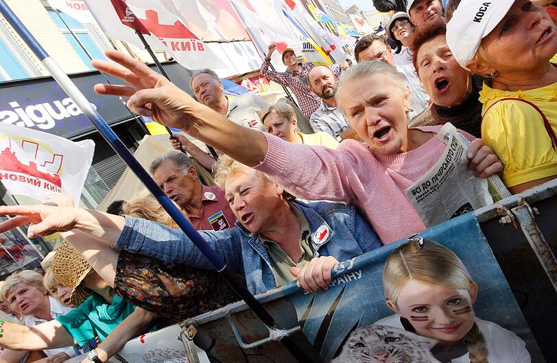 Die Ex-Premierministerin der Ukraine bleibt in Haft - ihre Anhänger protestieren!