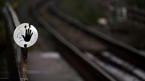 Wegen Bauarbeiten halten in Bochum seit Anfang September keine Regionalbahnen oder Fernzüge mehr - doch ein Ende der Sperrung ist absehbar (Foto Illustration).