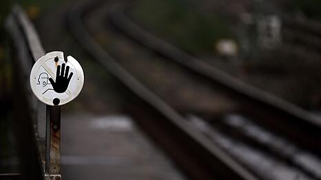 Wegen Bauarbeiten halten in Bochum seit Anfang September keine Regionalbahnen oder Fernzüge mehr - doch ein Ende der Sperrung ist absehbar (Foto Illustration).