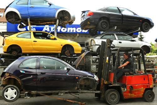Zwei Millionen Altautos sind jetzt entsorgt. Und einige Umweltprobleme gleich mit.
