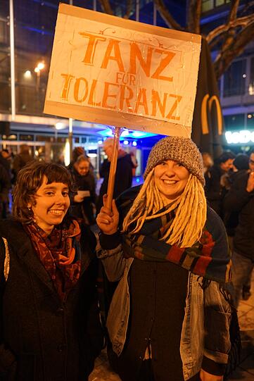 "Wir blasen Bagida den Marsch!" Unter diesem Motto wird am Goetheplatz für ein buntes, tolerantes München demonstriert - mit Musik.