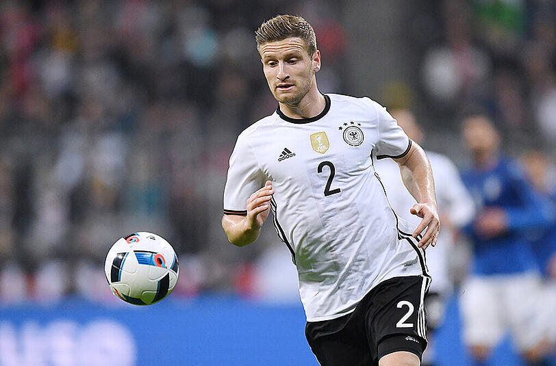 Sollten Schweinsteiger oder Hummels einen Rückfall erleiden, wäre eine Nachnominierung also ebenso möglich wie im Fall einer schweren neuen Verletzung. Vor der WM 2014 ersetzte Shkodran Mustafi auf diesem Wege Reus.