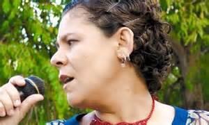 Sängerin Karla Lara setzt sich für die Rechte von Kleinbauern ein.