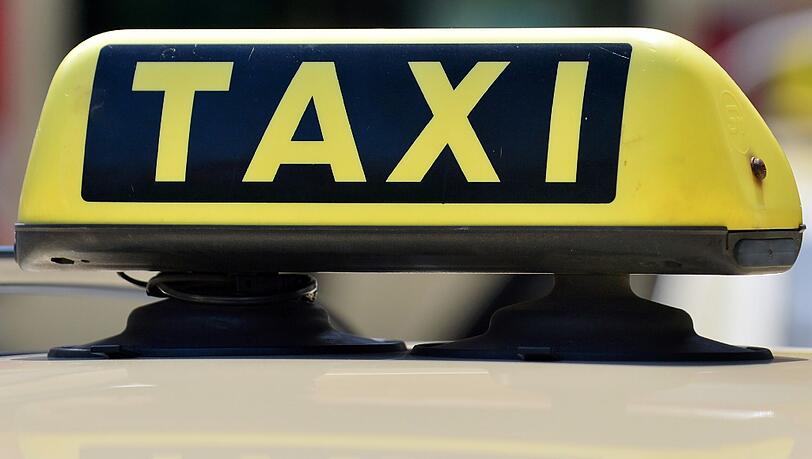 Kommt jetzt doch eine härtere Strafe? Ein Münchner Taxifahrer fuhr einen 25-Jährigen mit voller Absicht an. (Symbolbild) Kommt jetzt doch eine härtere Strafe? Ein Münchner Taxifahrer fuhr einen 25-Jährigen mit voller Absicht an. (Symbolbild)
