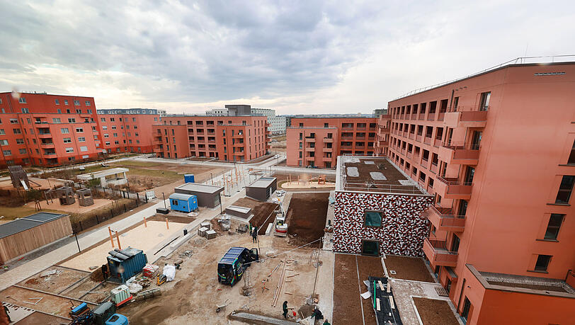 Ein Blick aus dem Fenster im neuen Wohnheim: Freiham ist noch eine große Baustelle.