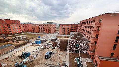 Ein Blick aus dem Fenster im neuen Wohnheim: Freiham ist noch eine große Baustelle.
