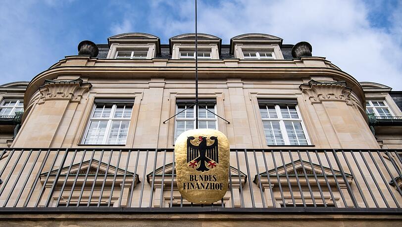 Der Bundesfinanzhof urteilte: Unterschiedliche Lebenserwartungs-Rechnungen für Männer und Frauen sind rechtens. (Symbolbild)