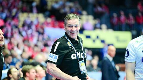 Bundestrainer Alfred Gislason soll die deutschen Handballer auch bei der Heim-WM 2027 betreuen.
