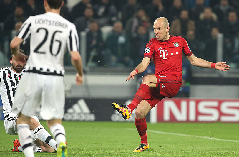 Arjen Robben: Note 2. Emsig, umtriebig, zunächst unglücklich. Dann der Robben-Moment (55.): rumgelaufen, reingeschlenzt. Im 49. Champions-League-Spiel für Bayern der 20. Treffer, Nummer 13 in der K.o.-Phase.