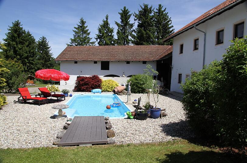 Uschi Dämmrich von Luttitz besuchte Lisa Fitz im Garten.