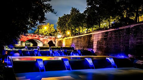 Die Isar leuchtet.