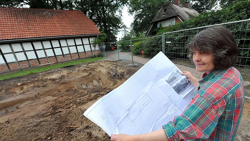 Der Hausbau beginnt mit dem Aushub und für viele Käufer schlüsselfertiger Immobilien mit einer bösen Überraschung: Die Position „Aushub" ist im Bauvertrag oft nicht aufgeführt. Der Hausbau beginnt mit dem Aushub und für viele Käufer schlüsselfertiger Immobilien mit einer bösen Überraschung: Die Position „Aushub" ist im Bauvertrag oft nicht aufgeführt.