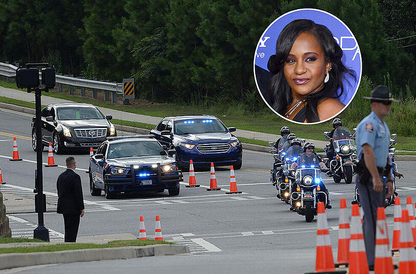 Ankunft der Familie bei Bobbi Kristinas Beerdigung